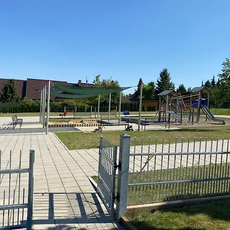 Hezké U Lesa A Dětského Hřiště